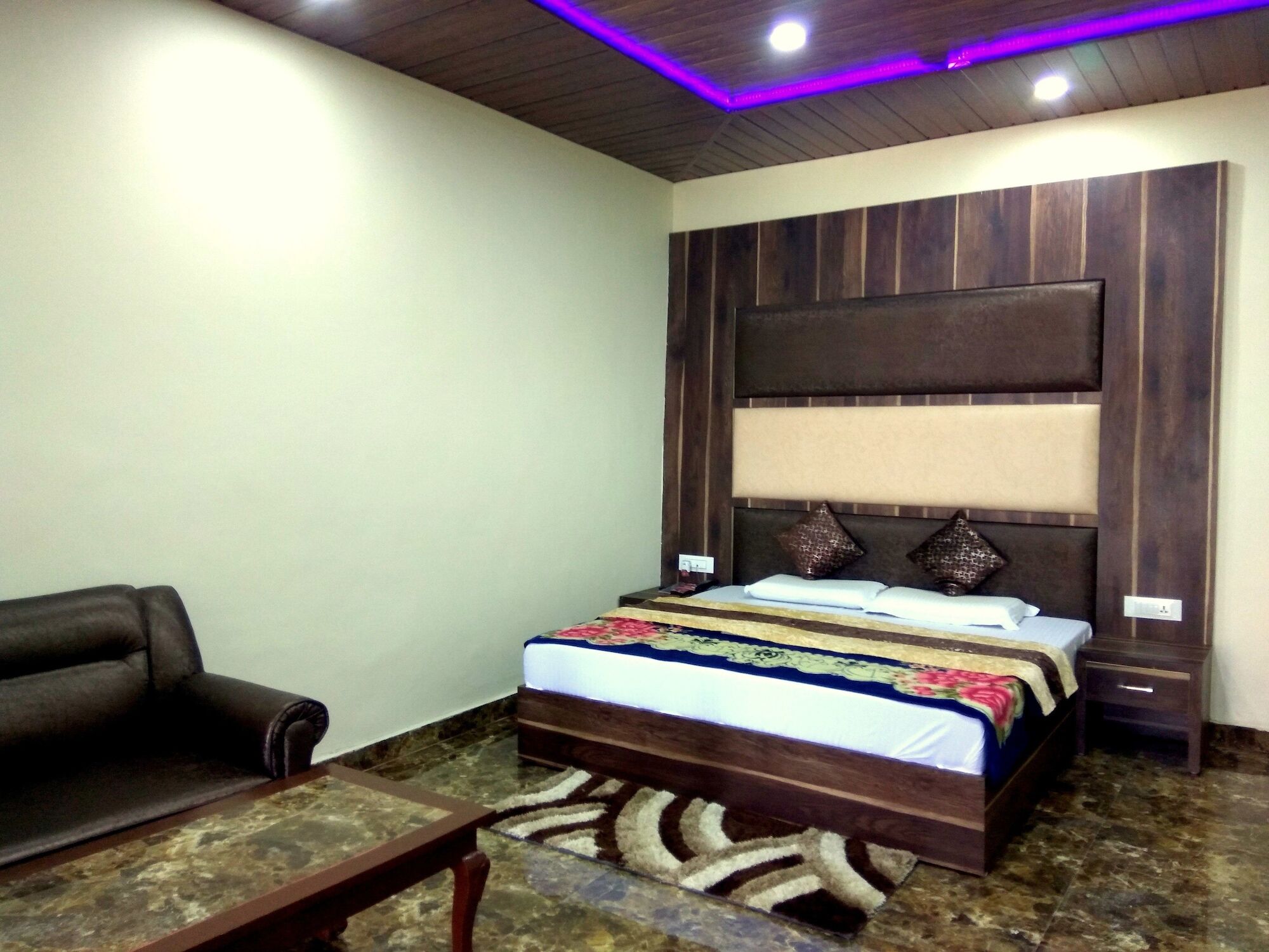 Hotel Himdhara, Далхаузи Екстериор снимка